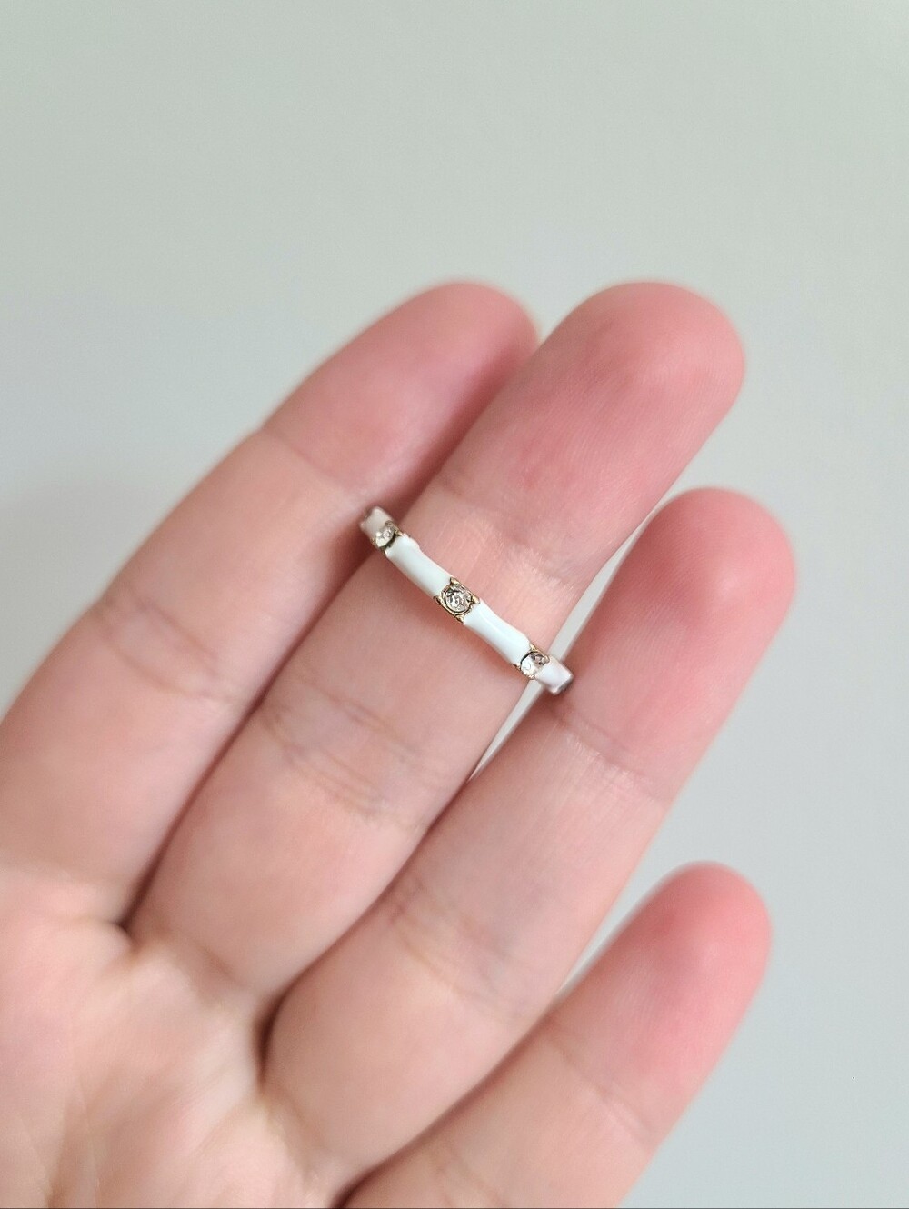 ✨2/$15-Gold & White Enamel Ring w. Crystals